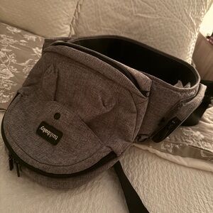Kids Gray Belt Bag by Tushbaby